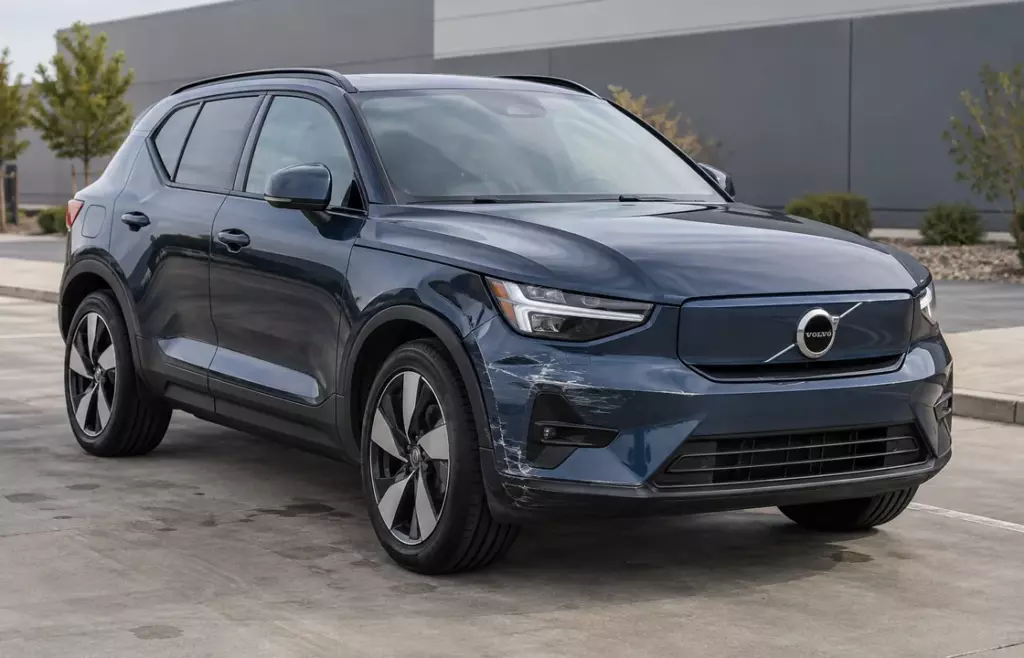 Volvo EX40 с повреждением — типовой пример для выкупа